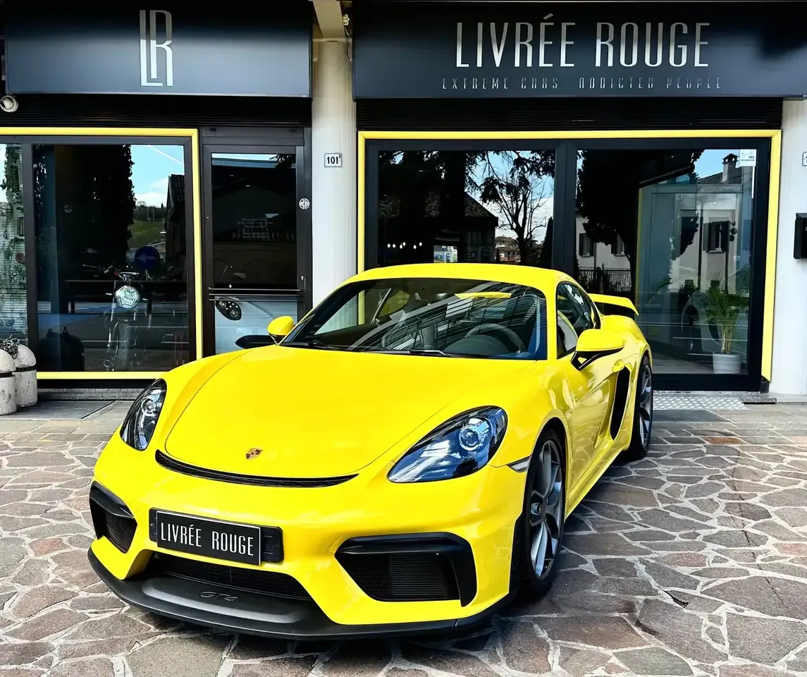 Porsche 718 Cayman GT4