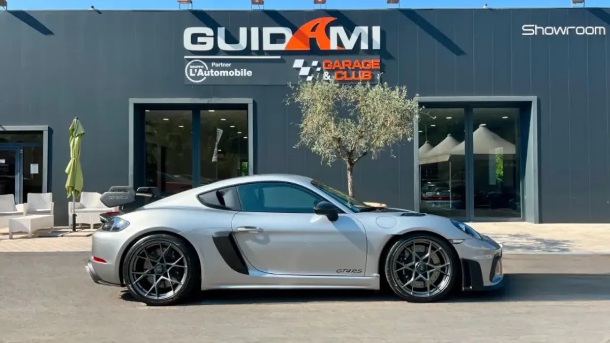 Porsche 718 Cayman GT4 RS