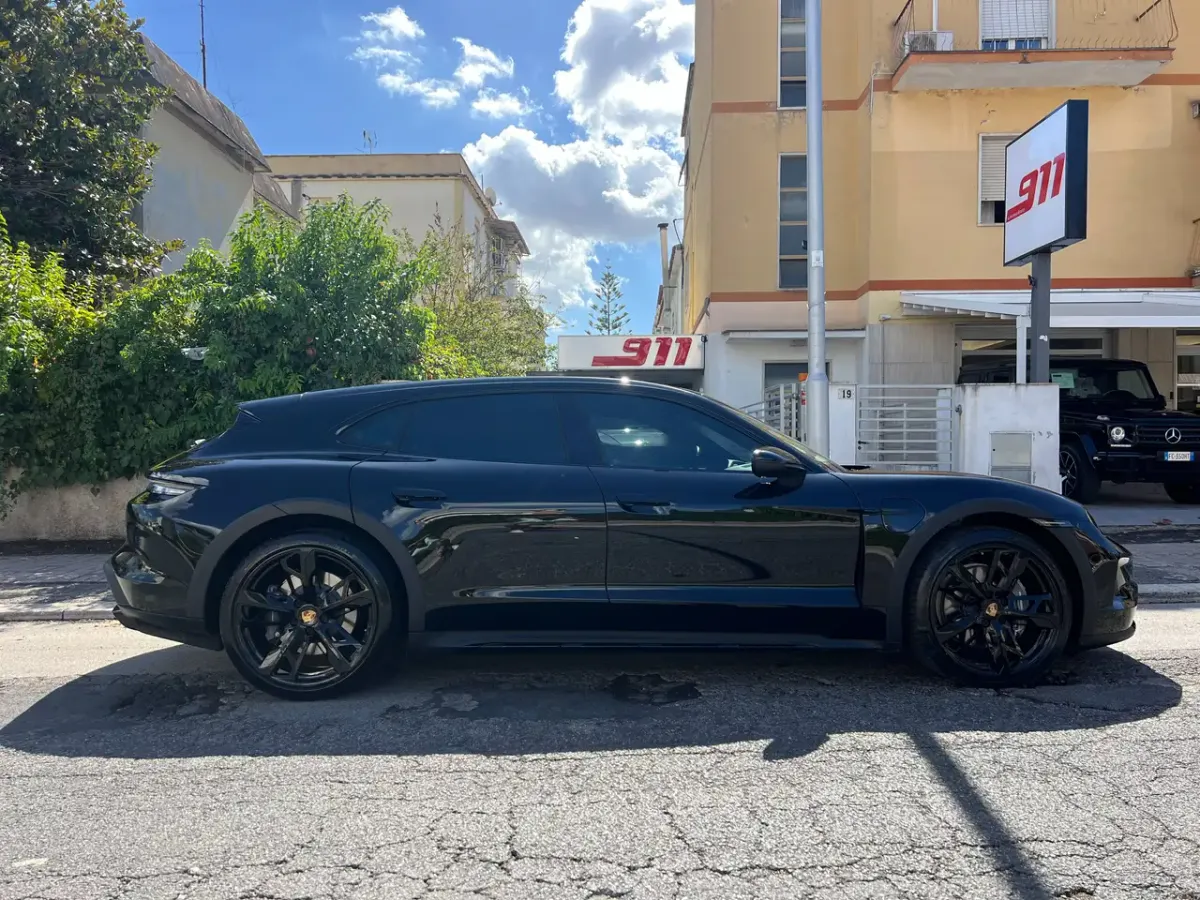 Porsche Taycan 4