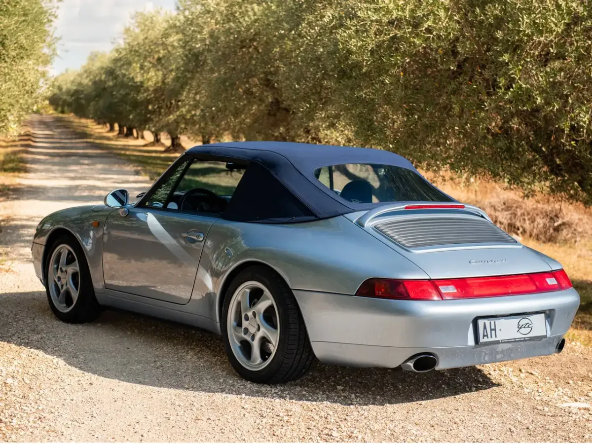 Porsche 993 Carrera 4 Cabrio