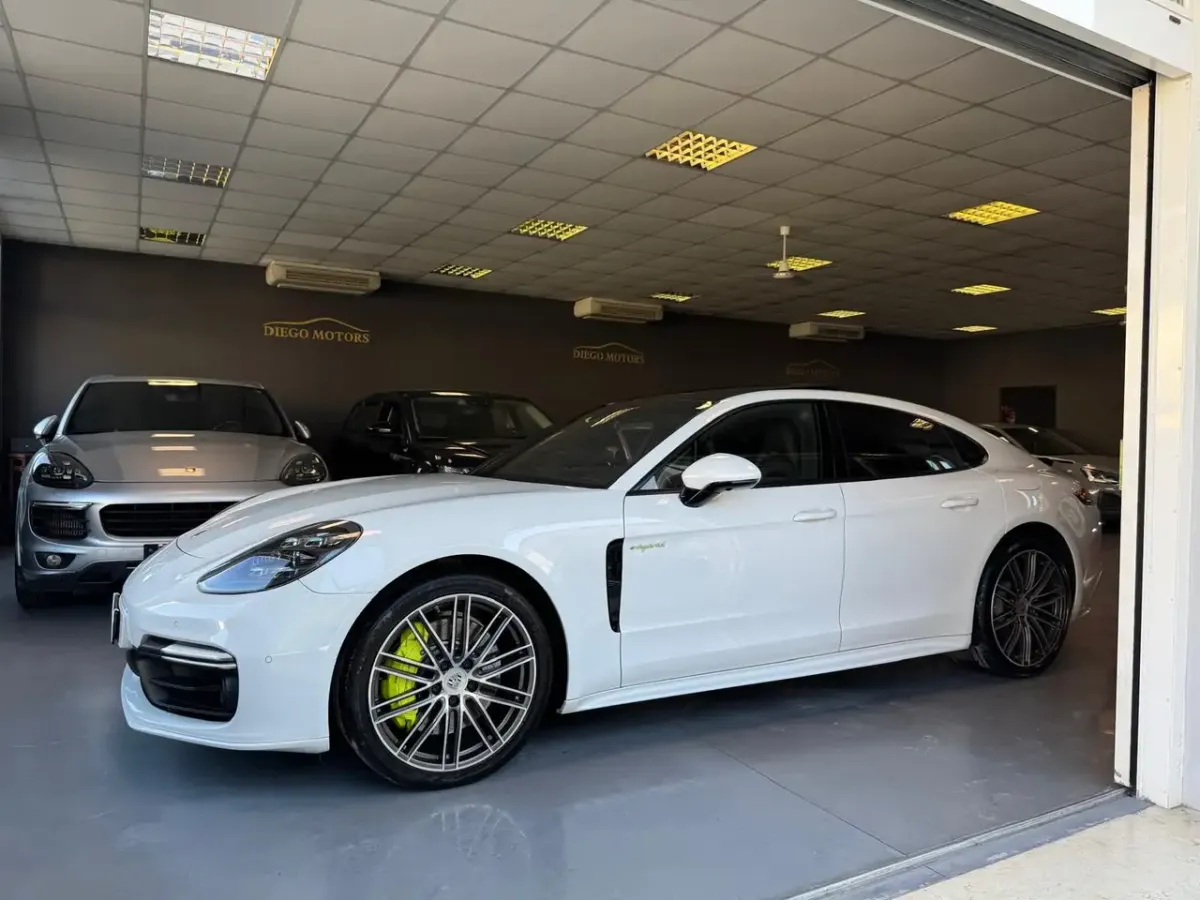 Porsche Panamera 4 E-Hybrid