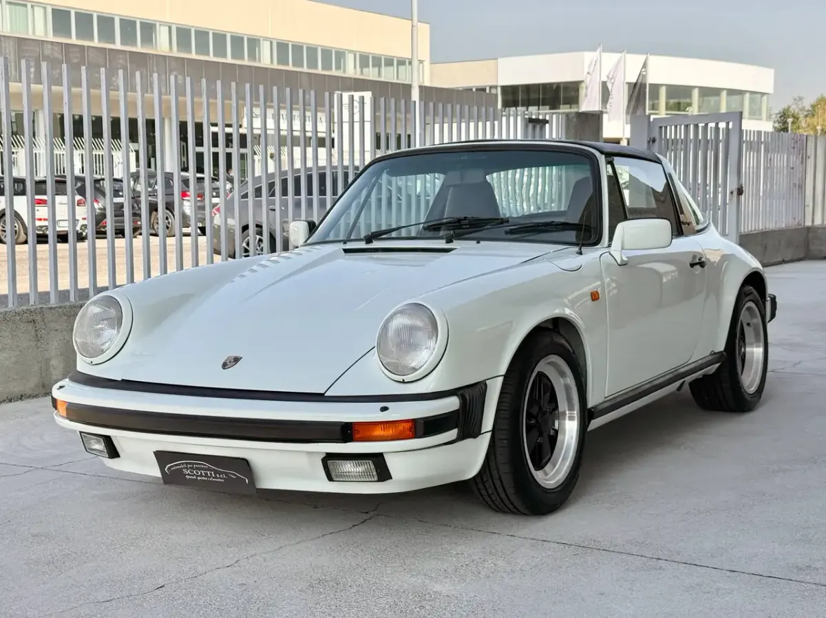 Porsche 911 Carrera 3.2 Targa